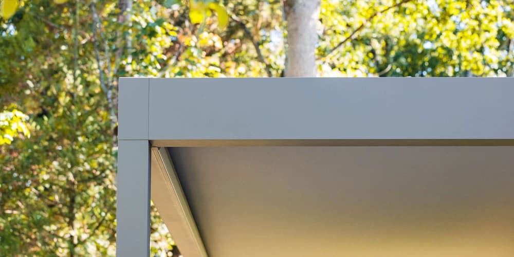 Carport aluminium ou bois : comparatif complet