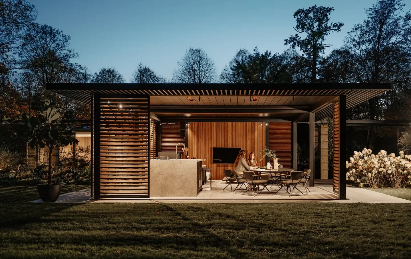 Pavillon mit Gartenblick